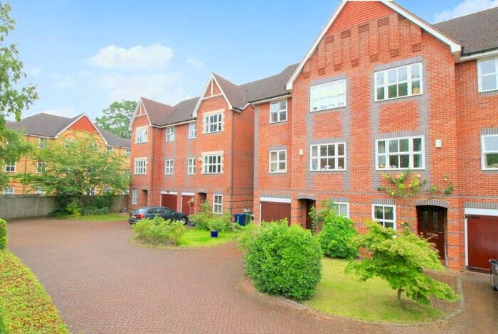 4 Bedroom Semi-Detached House To Rent In Bishop Kirk Place, Oxford, OX2