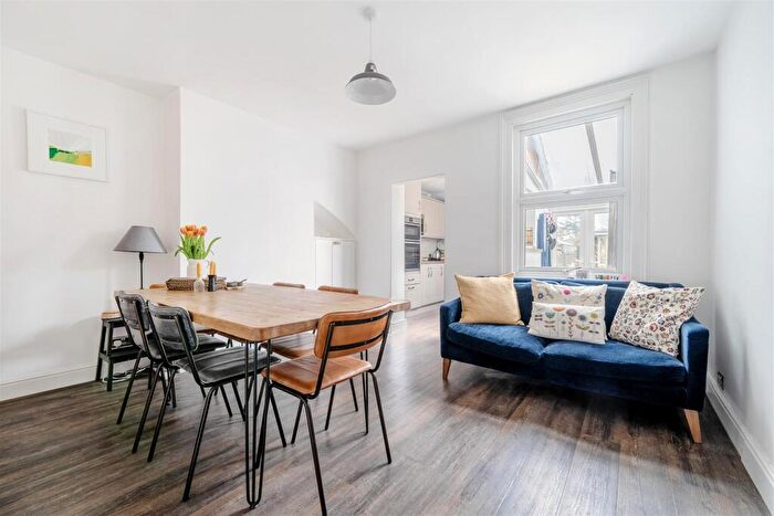 3 Bedroom Terraced House For Sale In Alwyn Road, Maidenhead, SL6