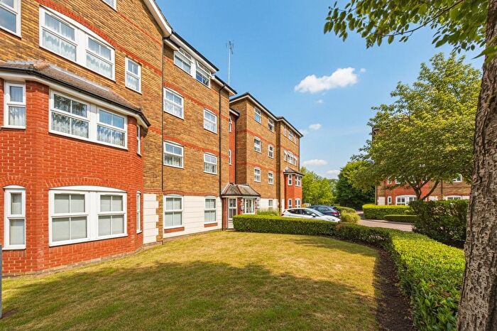 2 Bedroom Flat To Rent In Wingate Court, Aldershot, GU11
