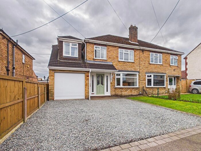 4 Bedroom Semi Detached House For Sale In Cemetery Road, Winterton, DN15