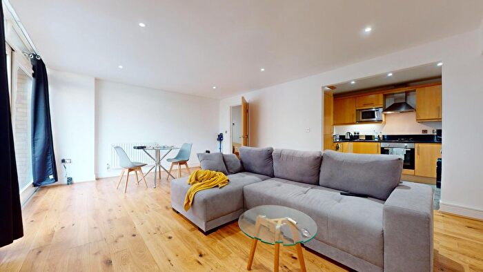 2 Bedroom Flat For Sale In Gainsborough House, Cassilis Road, Canary Wharf, London, E14