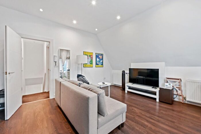 1 Bedroom Flat To Rent In High Street, London, W3