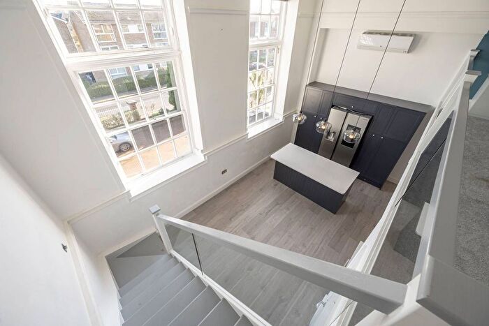 3 Bedroom Flat To Rent In Southey Road, Wimbledon, London, SW19