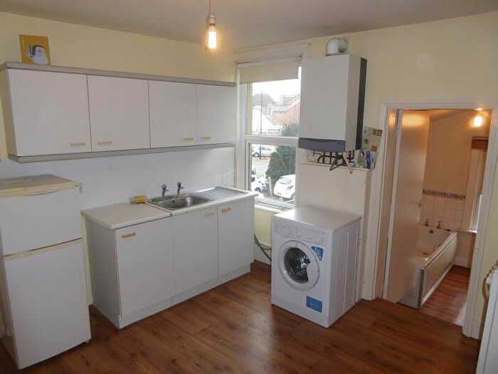 Flat To Rent In Coulsdon, CR5