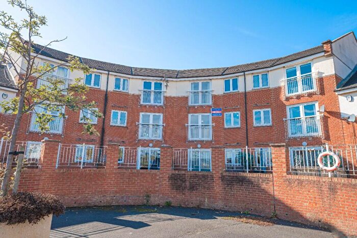 2 Bedroom Apartment For Sale In Grebe Close, Dunston, Gateshead, Tyne And Wear, NE11