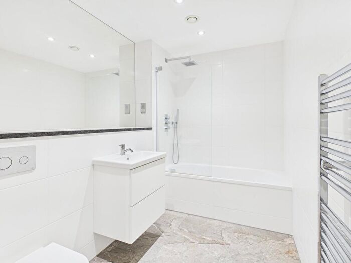 2 Bedroom Apartment To Rent In Station Road, Gerrards Cross, Buckinghamshire, SL9