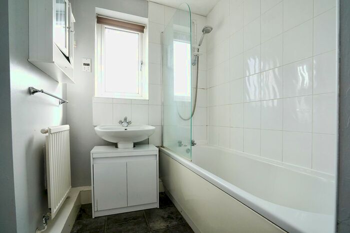 2 Bedroom Semi-Detached House For Sale In Gamble Close, Ibstock, Leicestershire, LE67