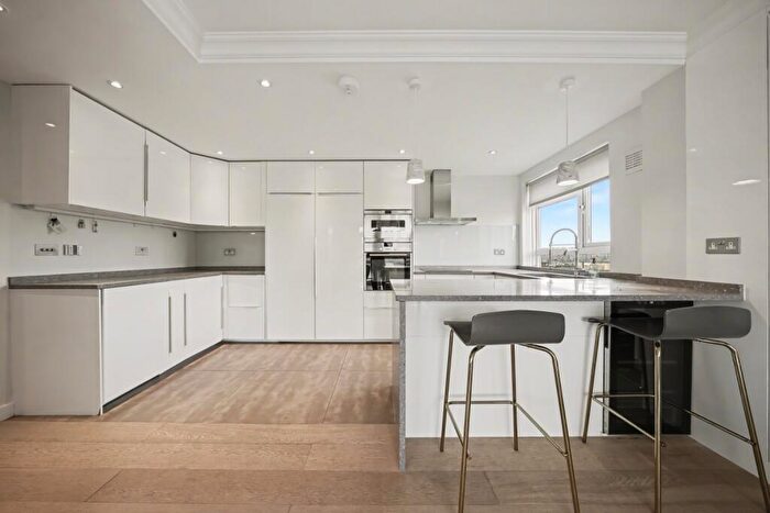 3 Bedroom Flat To Rent In Byron Court, Fairfax Road, South Hampstead, London, NW6