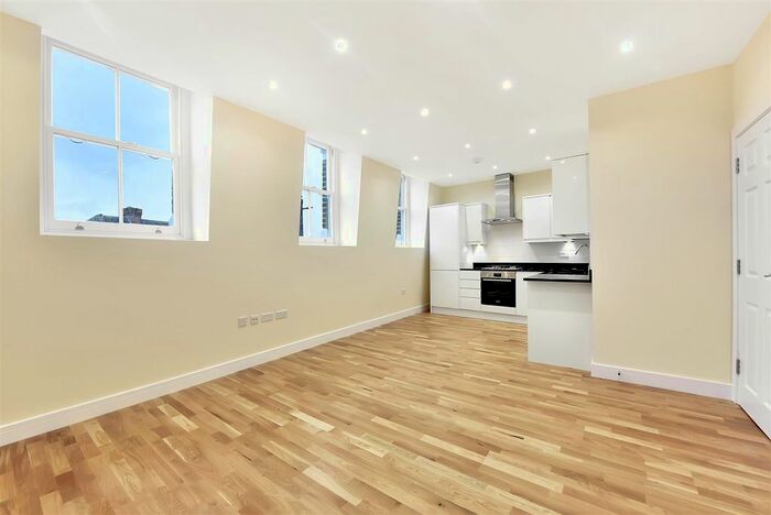 1 Bedroom Flat To Rent In King Street, Twickenham TW1