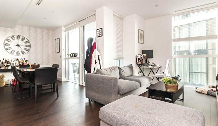 1 Bedroom Apartment For Sale In Laker Court, Harbour Way, Isle Of Dogs, London, E14