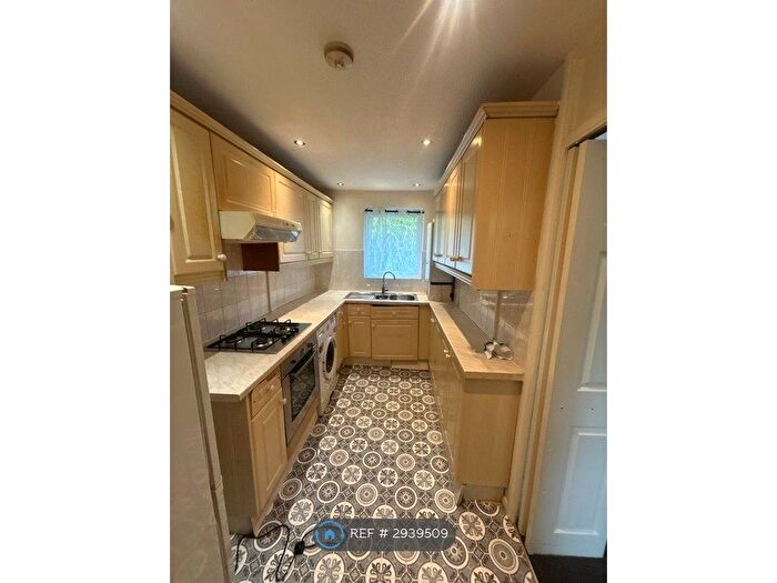 1 Bedroom Flat To Rent In Harkness Close, Barking And Dagenham, RM3