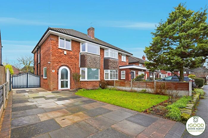 3 Bedroom Semi Detached House For Sale In Queensway, Cheadle, SK8