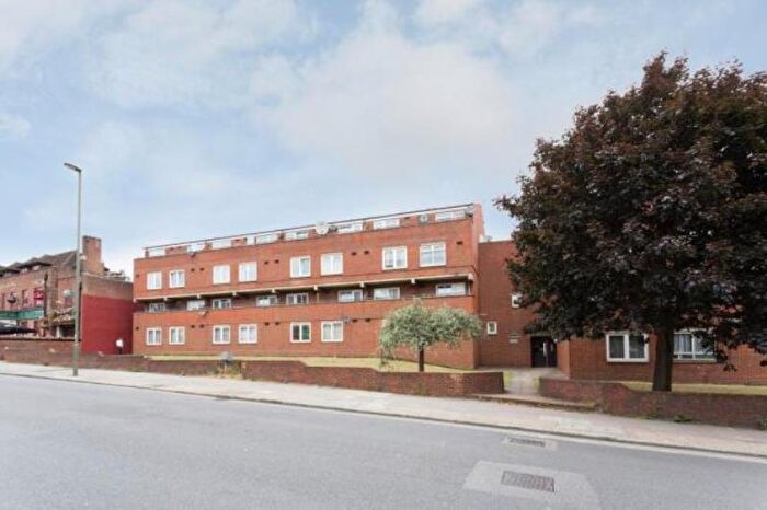 2 Bedroom Apartment To Rent In Prince Of Wales Close, London, NW4