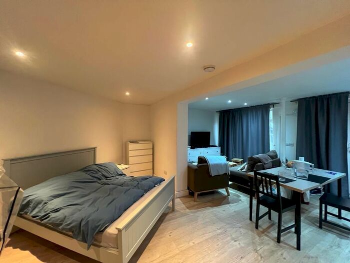 Studio To Rent In Richmond Way, Brook Green, W14