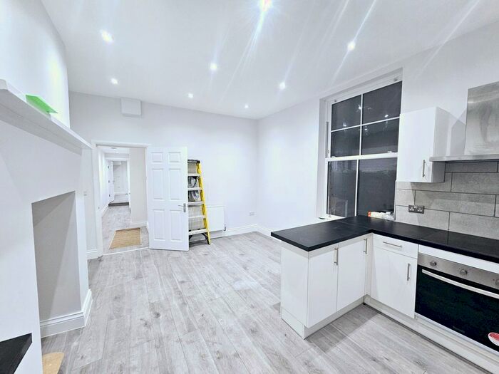2 Bedroom Flat To Rent In Archway Road, Highgate, N6