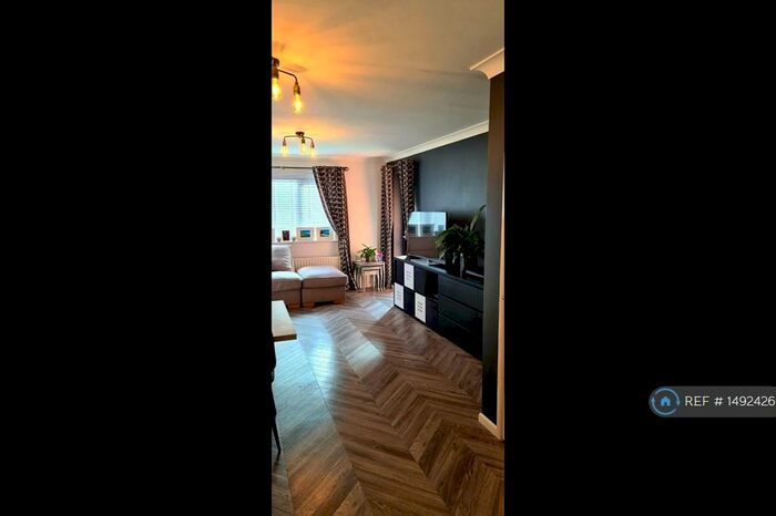 2 Bedroom Flat To Rent In Jacklin Court, Broadstone, BH18