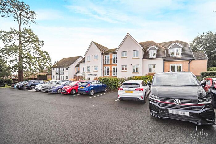 1 Bedroom Retirement Property For Sale In Palmyra Court, West Cross, Swansea, SA3