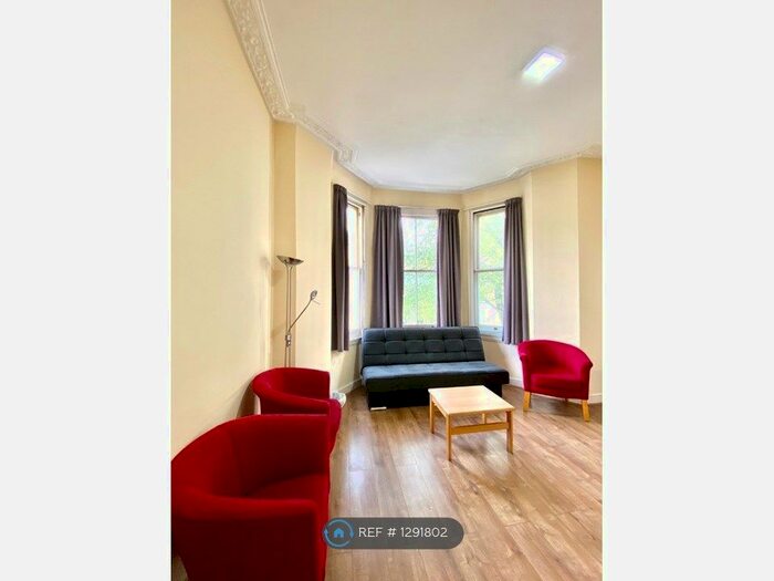 1 Bedroom Flat To Rent In Redcliffe Gardens, London SW10