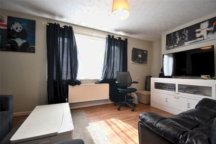 3 Bedroom Detached House To Rent In Canning Road, Aldershot, Hampshire, GU12