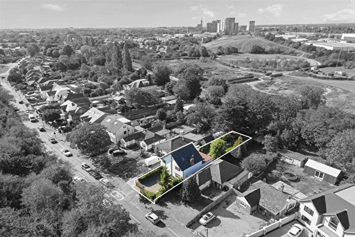 4 Bedroom Detached House For Sale In Tentelow Lane, Norwood Green, UB2