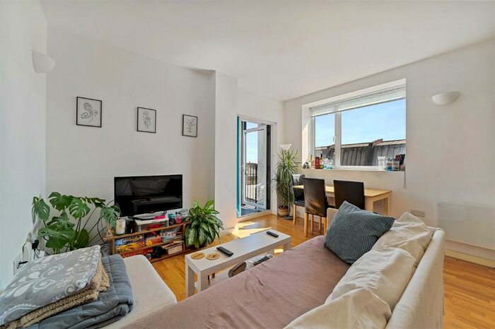 1 Bedroom Apartment To Rent In Holloway Road, London, N19