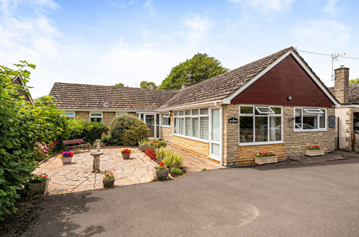 4 Bedroom Bungalow For Sale In Abingdon Road, Standlake, Witney, OX29