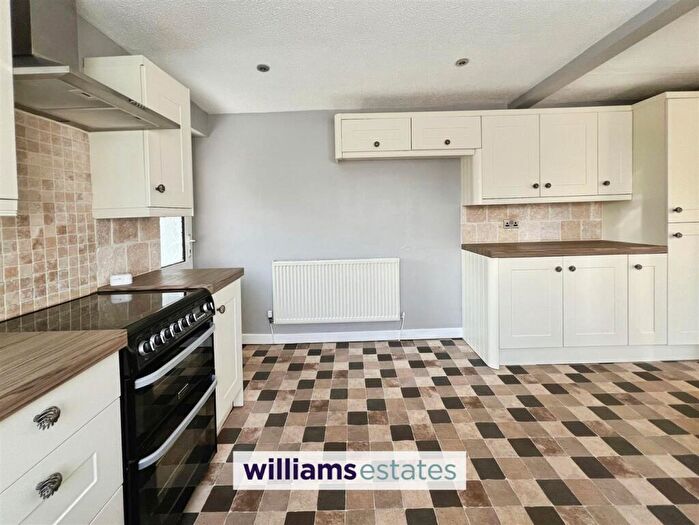 3 Bedroom Bungalow For Sale In Maes Cantaba, Ruthin, LL15