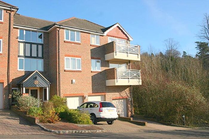2 Bedroom Apartment To Rent In Bedroom Purpose Built Apartment In Warlingham, CR6
