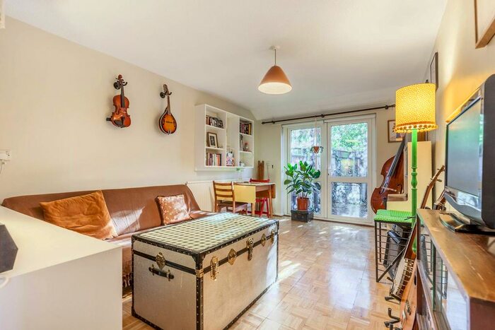 1 Bedroom Bungalow To Rent In Burrow Walk, Herne Hill, London, SE21