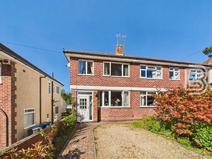 3 Bedroom Semi-Detached House For Sale In Westfield Road, Rugby, CV22