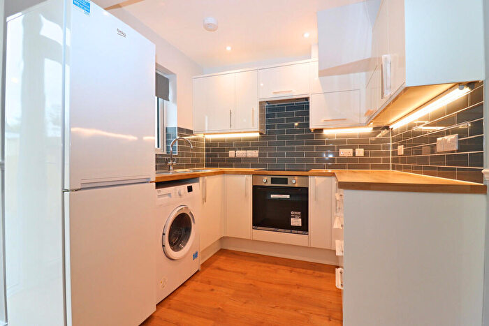 3 Bedroom Terraced House To Rent In Sunray Avenue, Surbiton, KT5