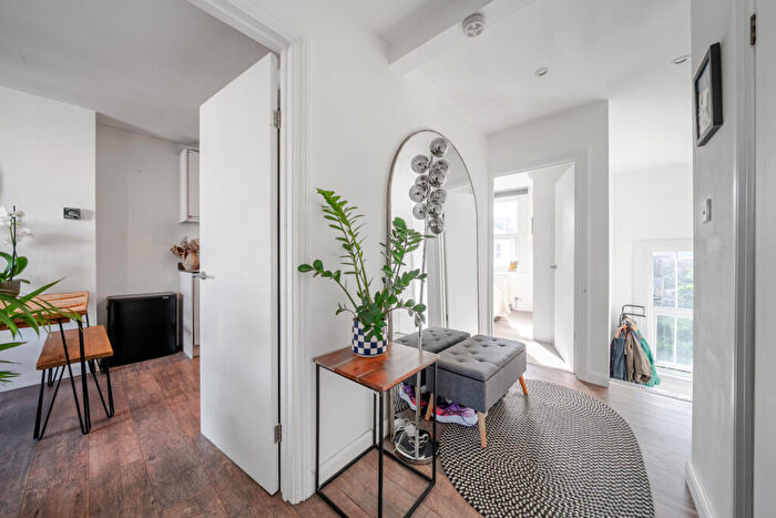 2 Bedroom Apartment For Sale In Coldharbour Lane, London, SE5