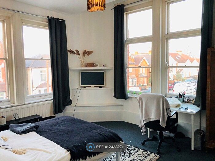 5 Bedroom Flat To Rent In The Kelly Arms, Kingston Upon Thames, KT1