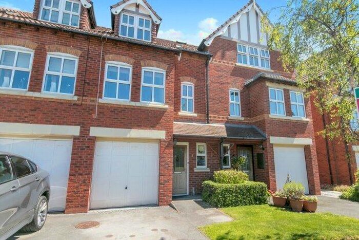 3 Bedroom Town House To Rent In Larton Farm Close, Wirral, CH48