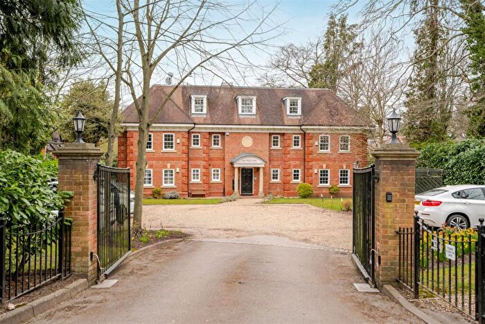 2 Bedroom Penthouse For Sale In New Mile Court, Ascot, SL5