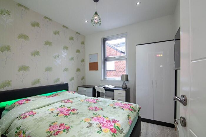 7 Bedroom House To Rent In Albion Road, Manchester, M14