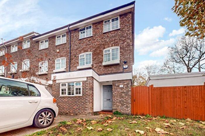 4 Bedroom Property To Rent In Patterdale Close, Bromley, BR1