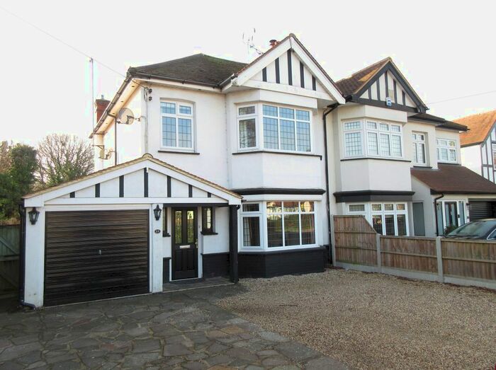 3 Bedroom Semi-Detached House To Rent In Aldermans Hill, Hockley, Essex, SS5