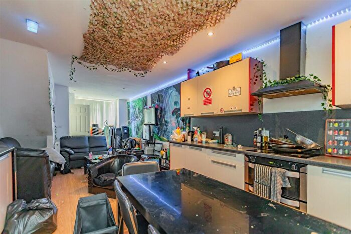 6 Bedroom House To Rent In Dawlish Road, Birmingham, B29