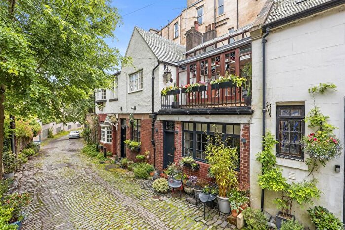 2 Bedroom Flat For Sale In Park Circus Lane, Park, G3