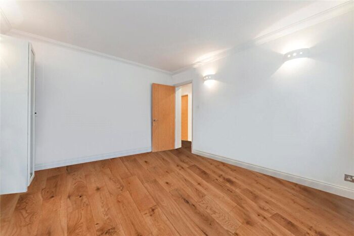 3 Bedroom Flat To Rent In Corringham Court, Corringham Road, NW11