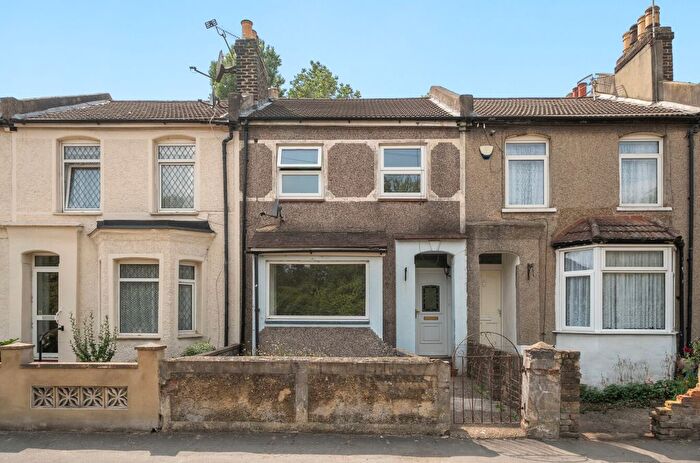 3 Bedroom Terraced House For Sale In Carshalton Road, Mitcham, CR4