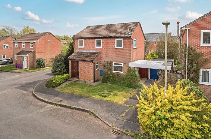 3 Bedroom Detached House For Sale In Larcombe Road, Petersfield, GU32