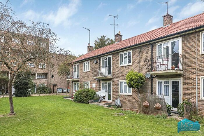 1 Bedroom Apartment For Sale In Oakleigh Park North, London, N20