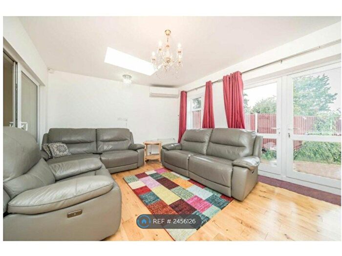 6 Bedroom Semi-Detached House To Rent In Ewell Road, Surbiton, KT6