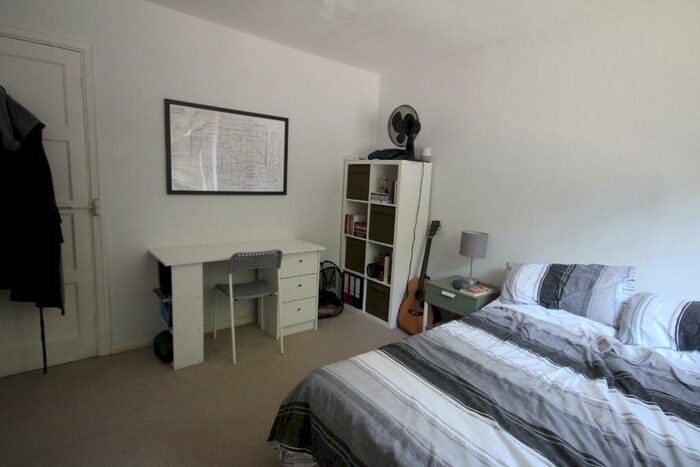 3 Bedroom Flat To Rent In Wynyatt Street, Clerkenwell, London, EC1V