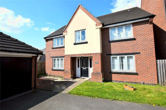 4 Bedroom Detached House To Rent In Blenkinsop Way, Leeds, LS10