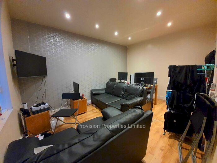 5 Bedroom Terraced House To Rent In Royal Park Grove, Hyde Leeds, LS6