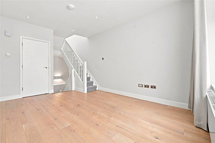 1 Bedroom Mews For Sale In Bryanston Mews East, London, W1H