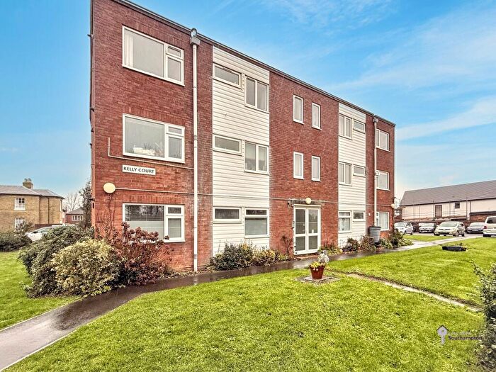 2 Bedroom Flat For Sale In Northwood Square, Fareham, PO16